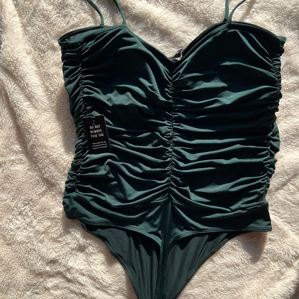 Elegant Green EXPRESS BODY CONTOUR Women's Top - Picture 3 of 6